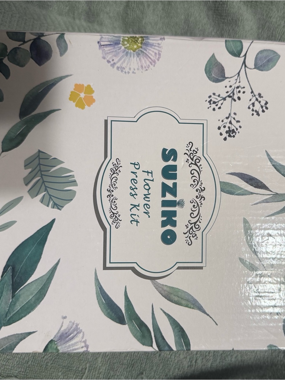 SUZIKO Flower Press Kit - Green & White Floral Design